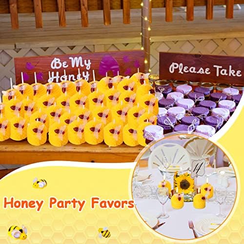 Комплект Свещи от пчелен восък 24 бр Включва 4 свещи във формата на пчелни клетки и 20 броя Малки Пчели от смола,