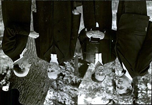 Реколта снимка ректор на Морис Берглинга, капитан Хари Джонсън, епископ Макс фон Бонсдорфа и мисионер Нилс Дальберга на събрание на Младежката лига - 12 юни 1942 г.