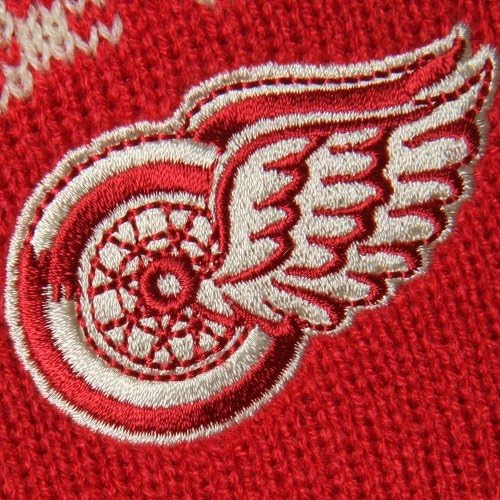 Вязаная Капачка Detroit Red Wings CCM от нишки с Помпоном и пискюли - Червен