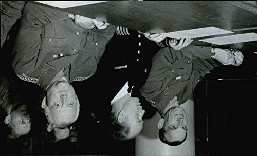 Реколта снимка на служители на министерството на отбраната , се събраха за изследване на асоциацията на военни проблеми - 16 октомври 1947 г.