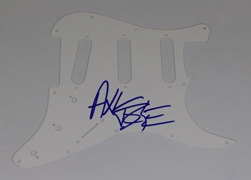 Guns N' Roses Appetite for Destruction Аксел Роуз подписа гитарную накладку Fender Strat с автограф Loa