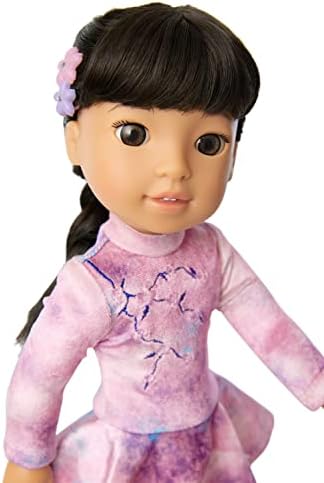 Облекло Момичета година по версията на American Girl 2022 Gwynn за изпълнения на кънки за 14,5-инчов кукли Включва рокля за каране на кънки на лед от мятого кадифе, заколку за ко?