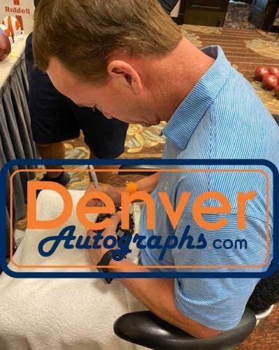 Пейтън Манинг е Подписал Незабравим мини-Каска на феновете на Денвър Broncos 32330 - Мини-Каски NFL с автограф